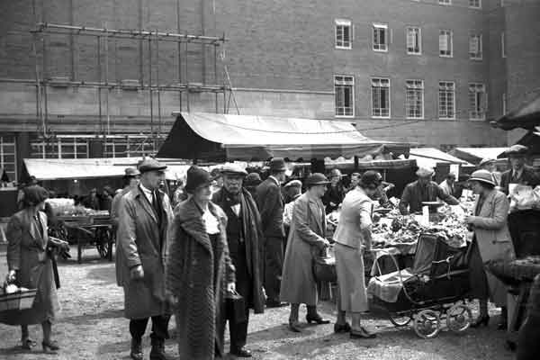 May 1938. Market stalls on City Hall sandpit