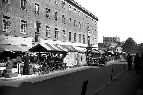 May 1938. Market stalls on Bethel Street